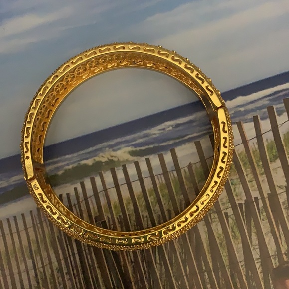 Geometric Gold bangle - Picture 4 of 7